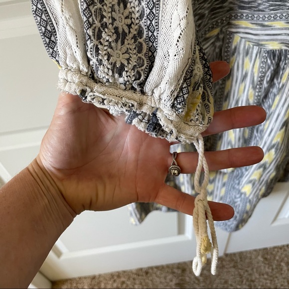 New Romantics Free People Lace and Embroidered Trimmed Tunic Top Size Small - Picture 7 of 13